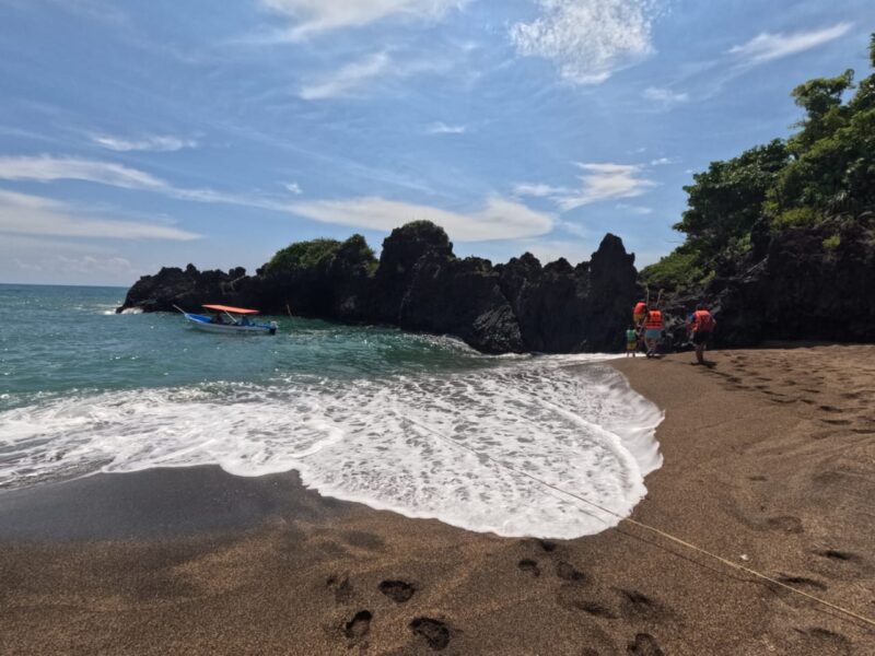 Tour en lancha a playa ermita- las cuevas marinas.